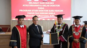 Iskandar Zulkarnaen Raih Gelar Doktor Ilmu Hukum Universitas Lampung